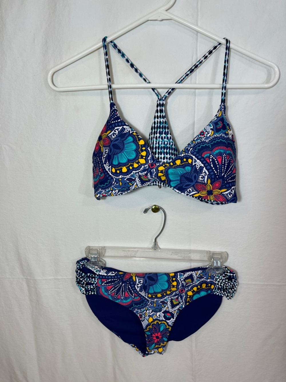 Body glove women’s size large bikini, reversible/ pattern and solid 2 piece